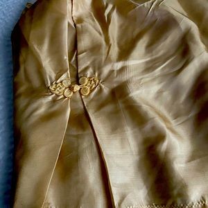 Dust Ruffle Gold Queen 14” pleats & frogs closure